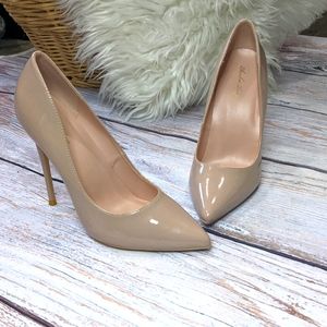 Nude pumps